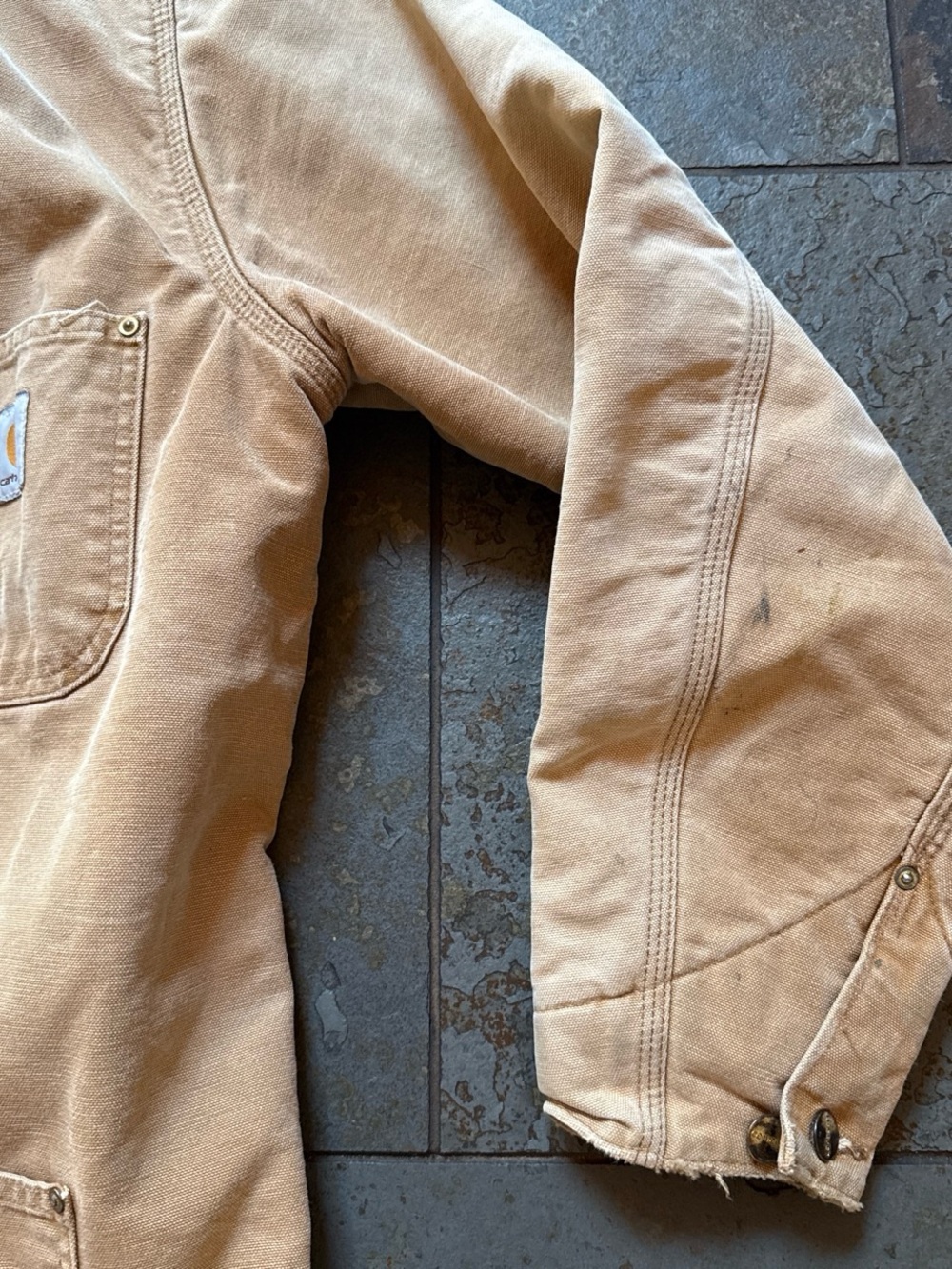 Vintage distressed Carhartt men’s  Tan Utility Jacket with Brown Corduroy Collar - Picture 4 of 8